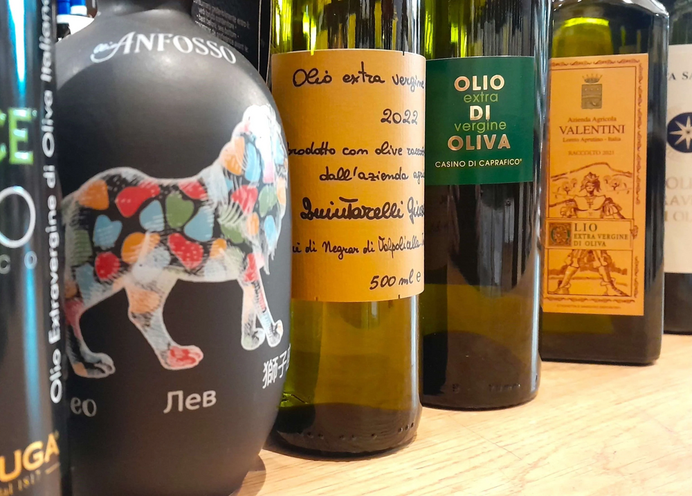 Olio extravergine di oliva: come riconoscere quello di qualità, differenze e usi