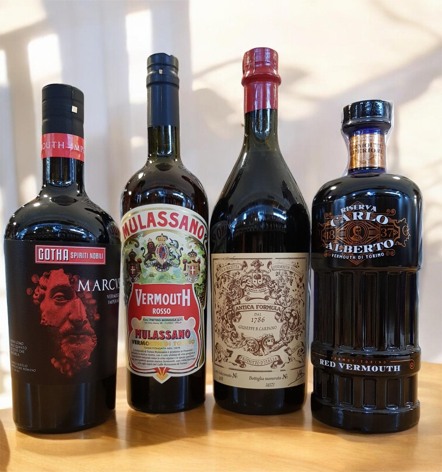 Bottiglie di Vermouth artigianale piemontese per l'aperitivo