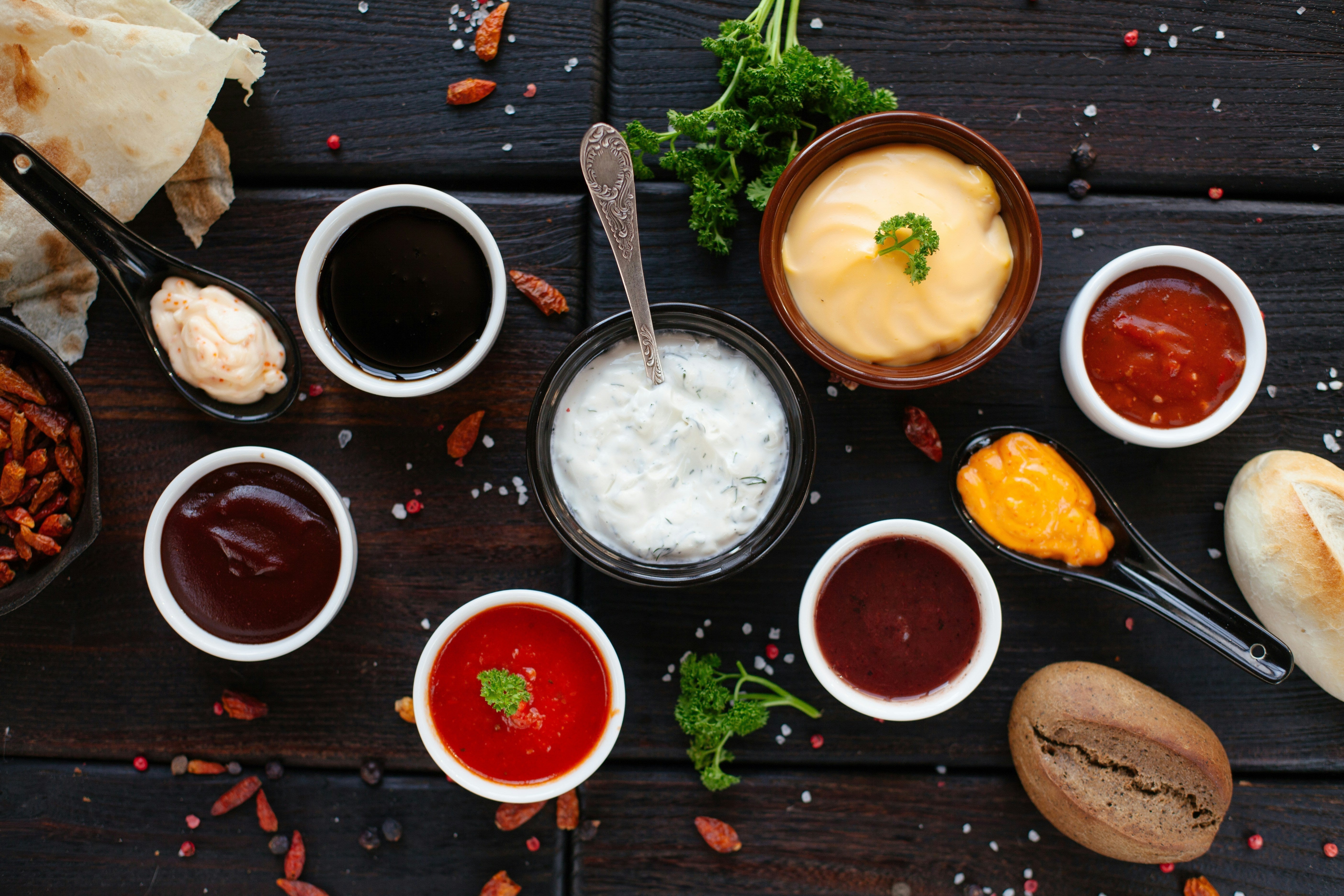 Salse e contorni per piatti veloci e freschi: Senape, Ketchup, salsa Barbecue