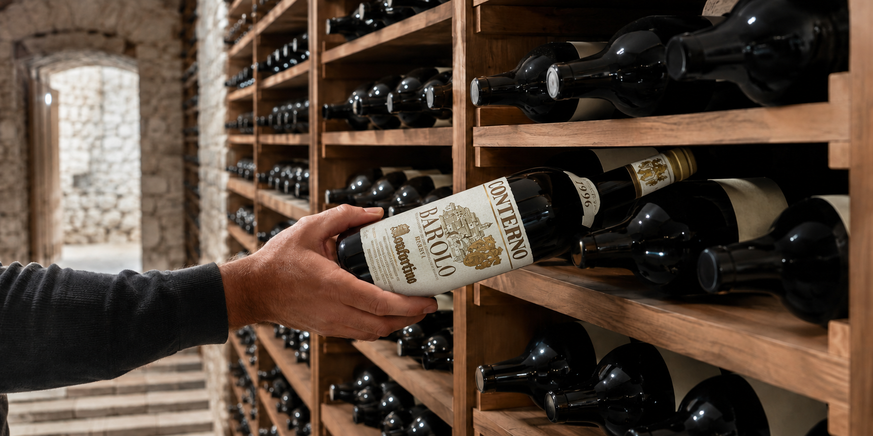 Cantina con grandi vini rossi tra cui Barolo Monfortino Conterno, Amarone e Brunello