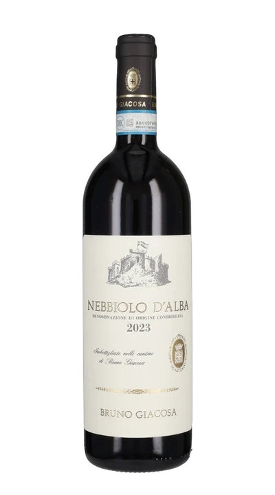 Bottiglia di Nebbiolo d’Alba Bruno Giacosa, vino rosso piemontese DOC da uve Nebbiolo