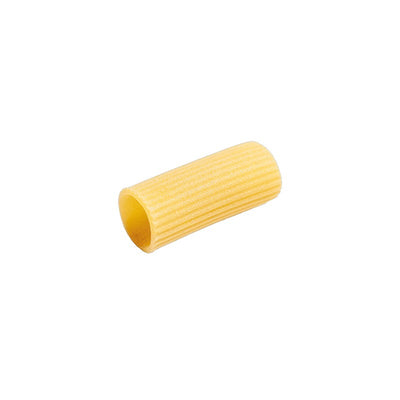 Dettaglio dei Rigatoni Giganti Cocco, pasta artigianale di semola di grano duro trafilata al bronz