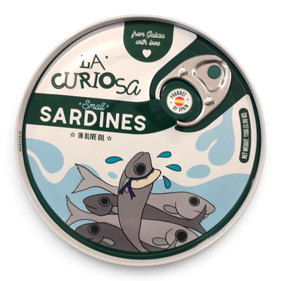 Dettaglio delle Sardine in Olio La Curiosa confezionate a mano in olio d’oliva